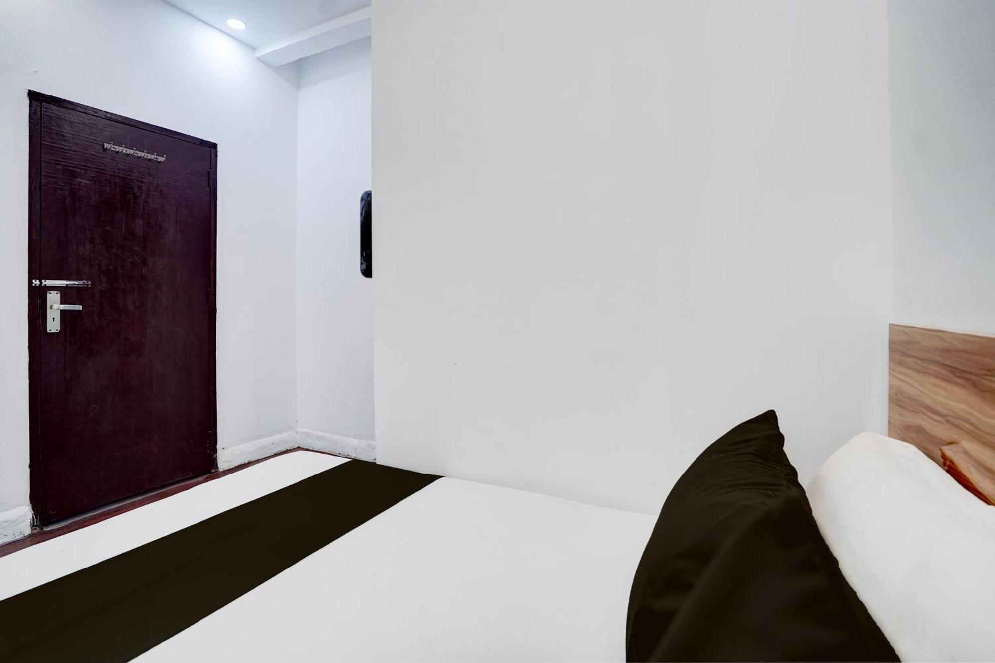 Hotel O Le Empire Stay House Nowe Delhi Zewnętrze zdjęcie